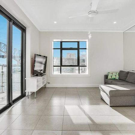 Iconic Harbour Bridge Views Apartment Sydney Exterior photo