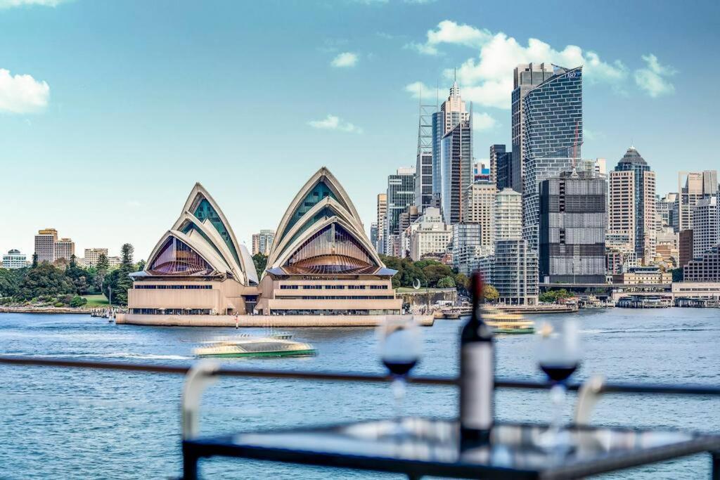 Iconic Harbour Bridge Views Apartment Sydney Exterior photo