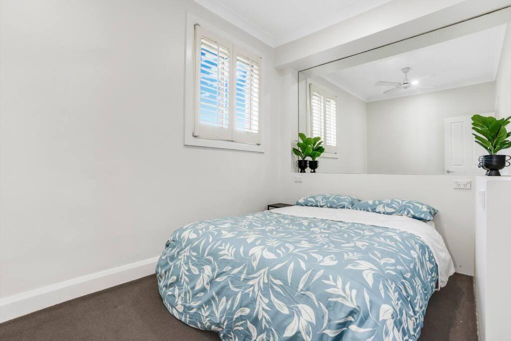 Iconic Harbour Bridge Views Apartment Sydney Exterior photo