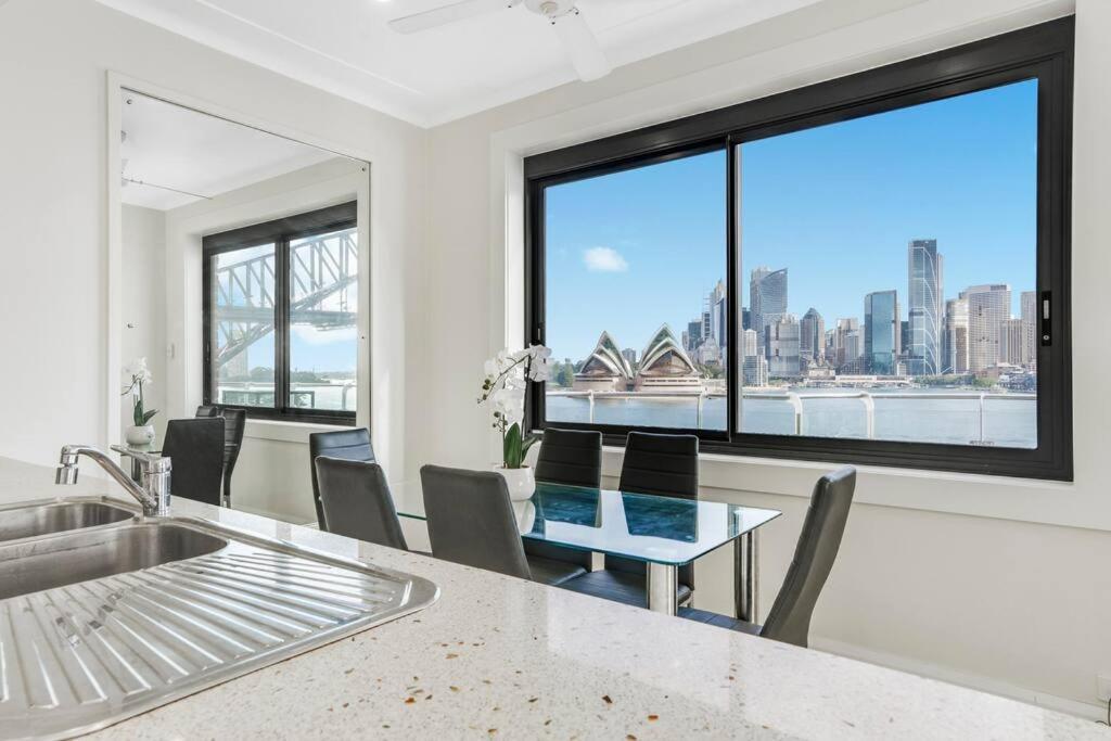 Iconic Harbour Bridge Views Apartment Sydney Exterior photo